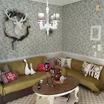 22 La Maisonette *