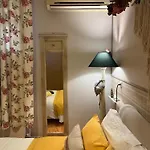 22 La Maisonette