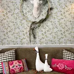 22 La Maisonette