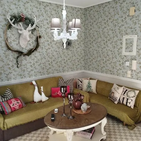 22 La Maisonette *