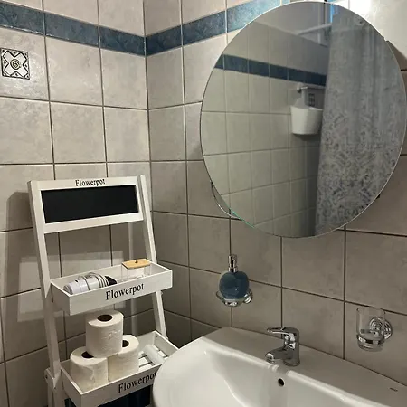 22 La Maisonette *