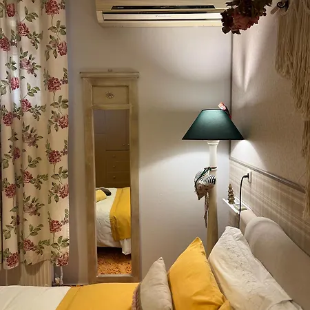22 La Maisonette