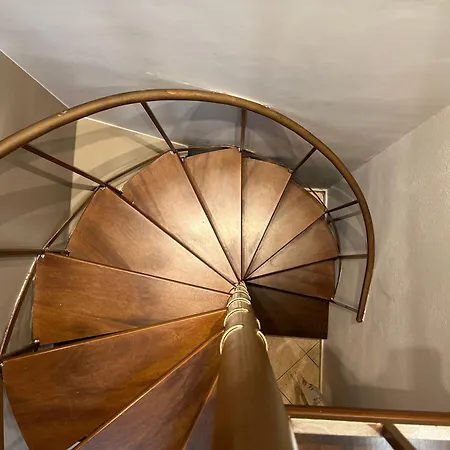 22 La Maisonette *