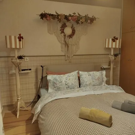 22 La Maisonette